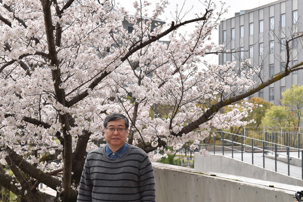 情報基礎数学専攻 専攻長 有木進